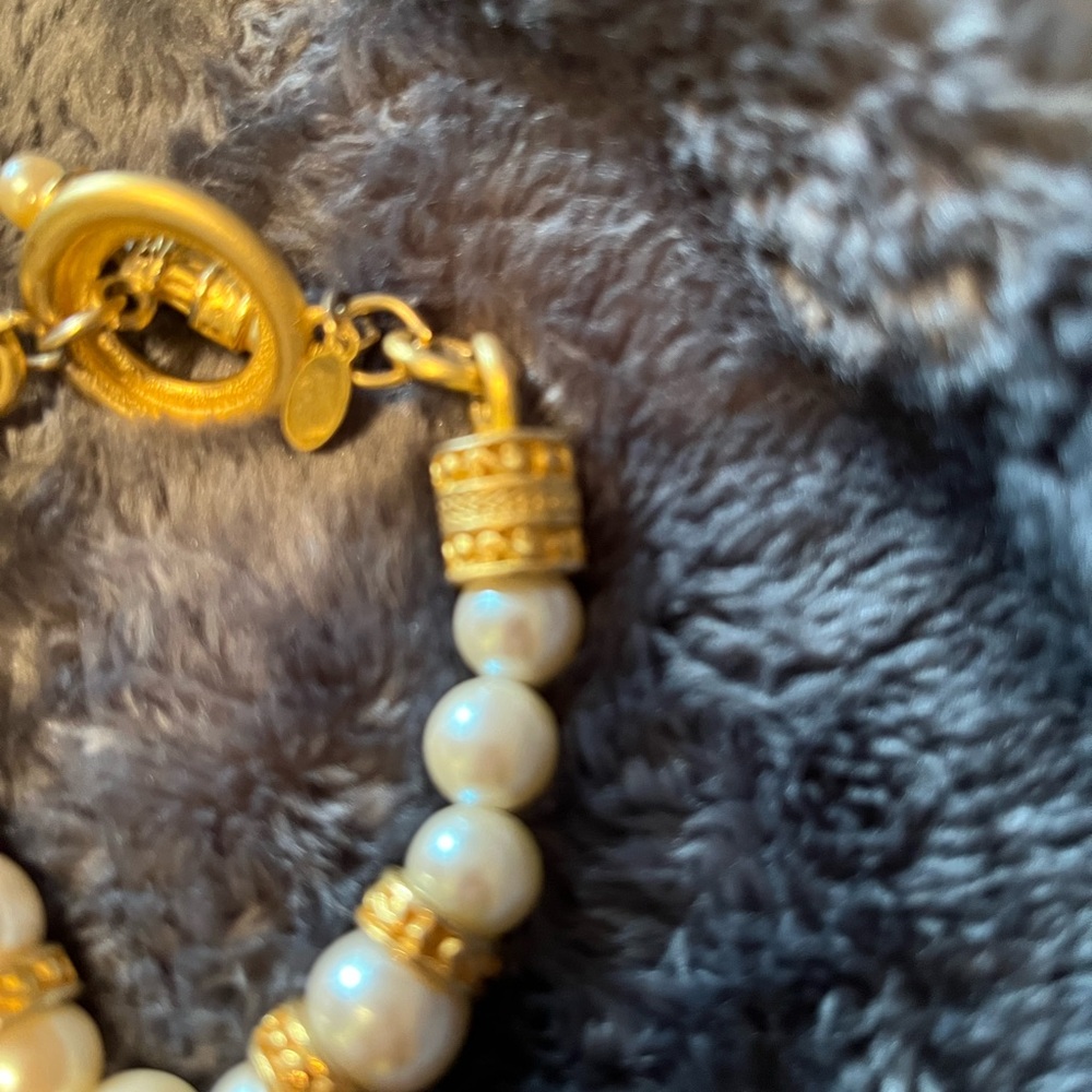 Premier Jewelry Vintage Gold and Faux Pearl Beaded Bracelet - Picture 3 of 5